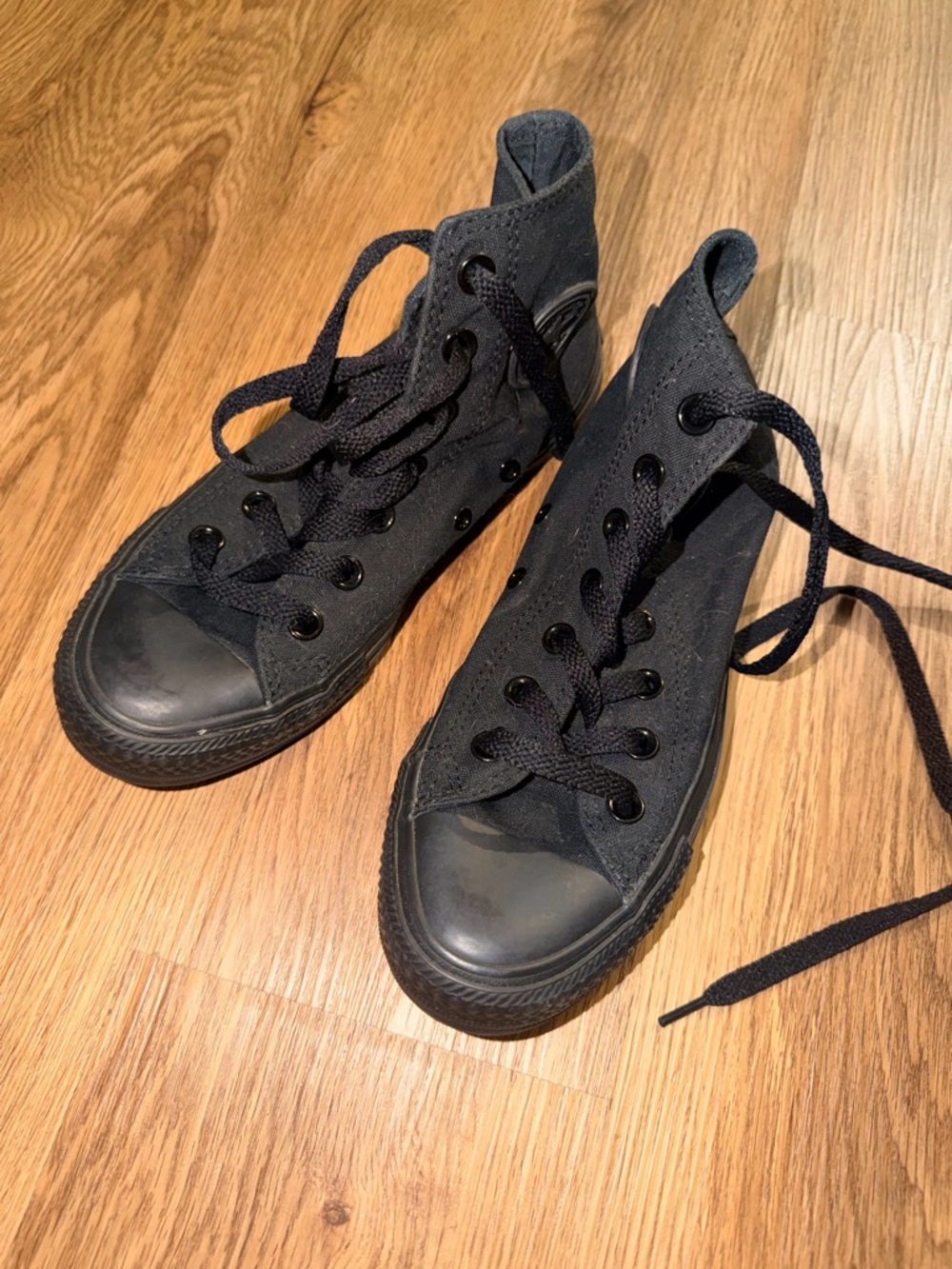 All black High-Top Canvas Converse